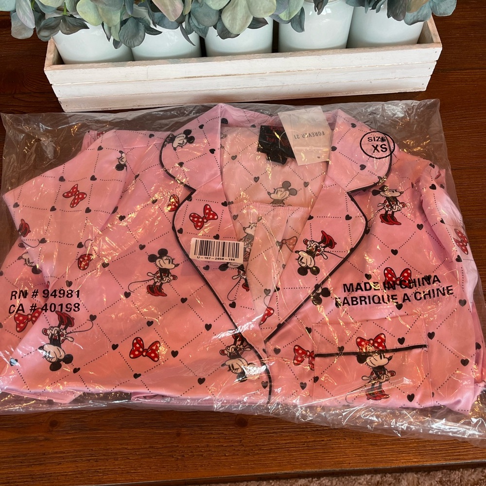 NWT Disney x Forever 21 Pink Minnie Mouse Satin Pajamas short sleeve and shorts